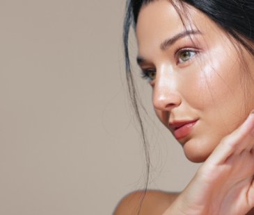 Pelle del viso grassa: la skincare quotidiana con prodotti specifici ed efficaci - Matis Paris