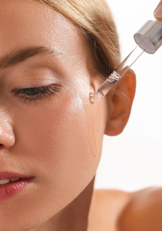 Cosa applicare prima del siero viso: l’ordine corretto e gli abbinamenti - Matis Paris