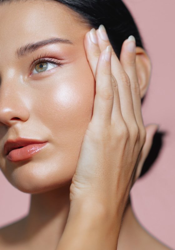 Pelle del viso grassa: la skincare quotidiana con prodotti specifici ed efficaci - Matis Paris