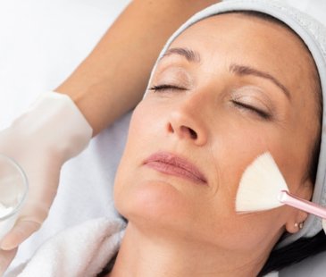 Trattamento viso anti-age: scopri i migliori trattamenti estetici per una pelle giovane - Matis Paris