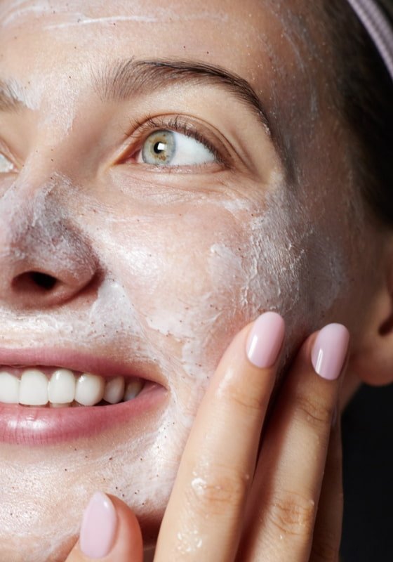 Esfoliazione viso: cos’è, a cosa serve e come farla bene - Matis Paris